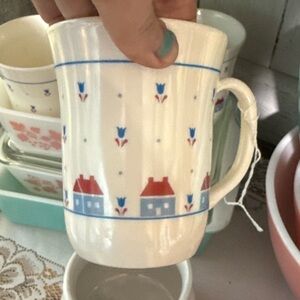 Vintage rare Arcoroc France  Cottage Pattern Ceramic Mug set of 4